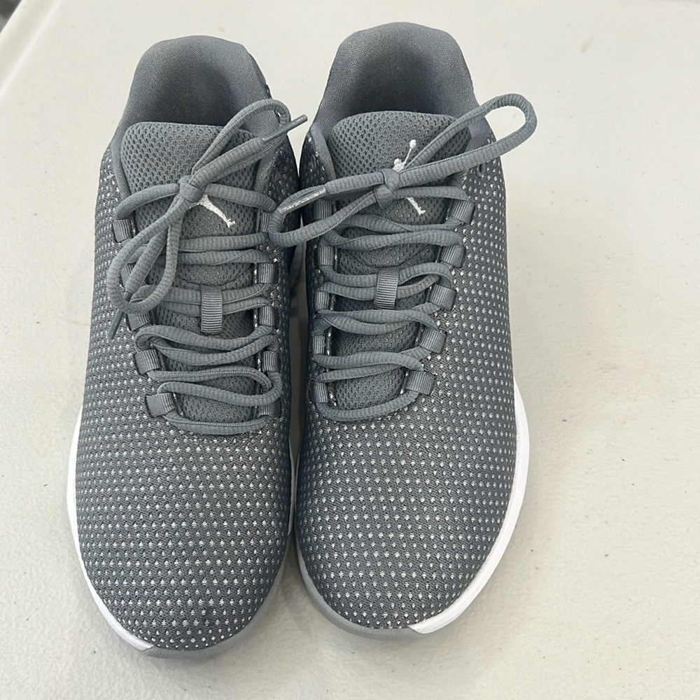 Jordan B.Fly BG ‘Cool Grey’